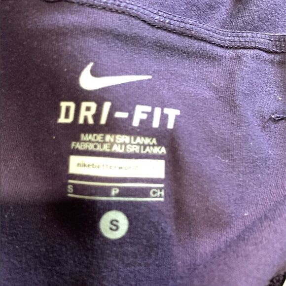CUTE PURPLE Nike ATHLETIC capris size small - Picture 5 of 5
